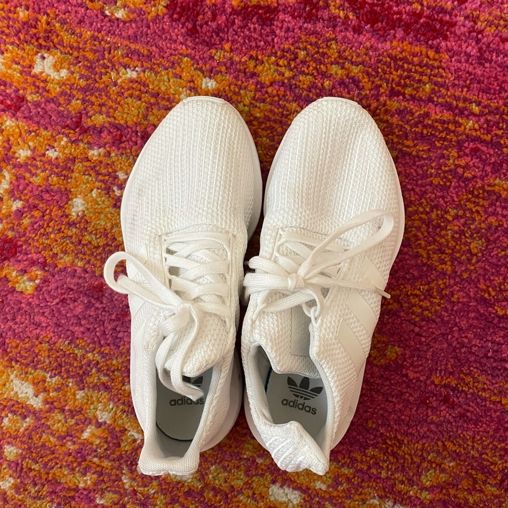 Adidas Swift Run in White